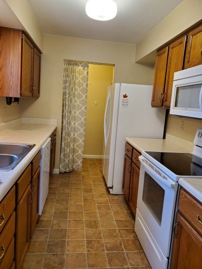 304 Kitchen 1