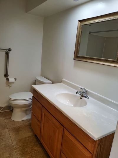 142 Bathroom 1