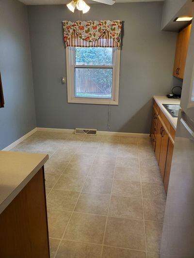 142 Kitchen 1