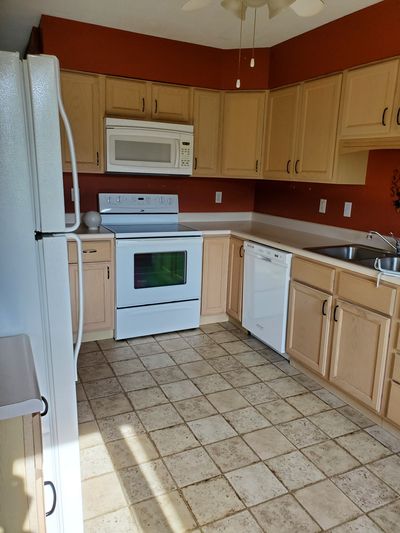 402 Kitchen